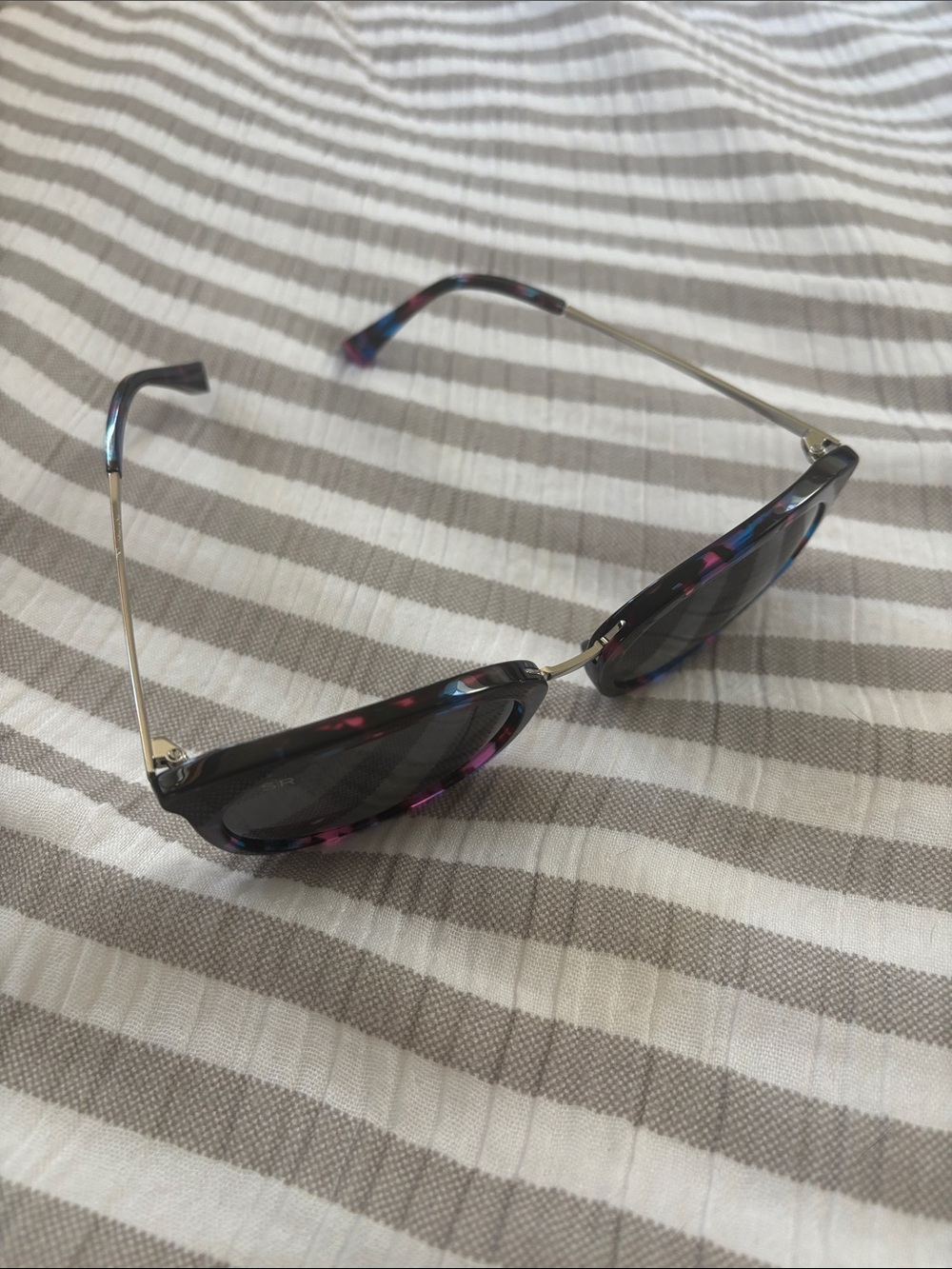 Cat-Eye Sunglasses in Multicolor Tortoiseshell shady rays purple blue silver - Picture 3 of 5
